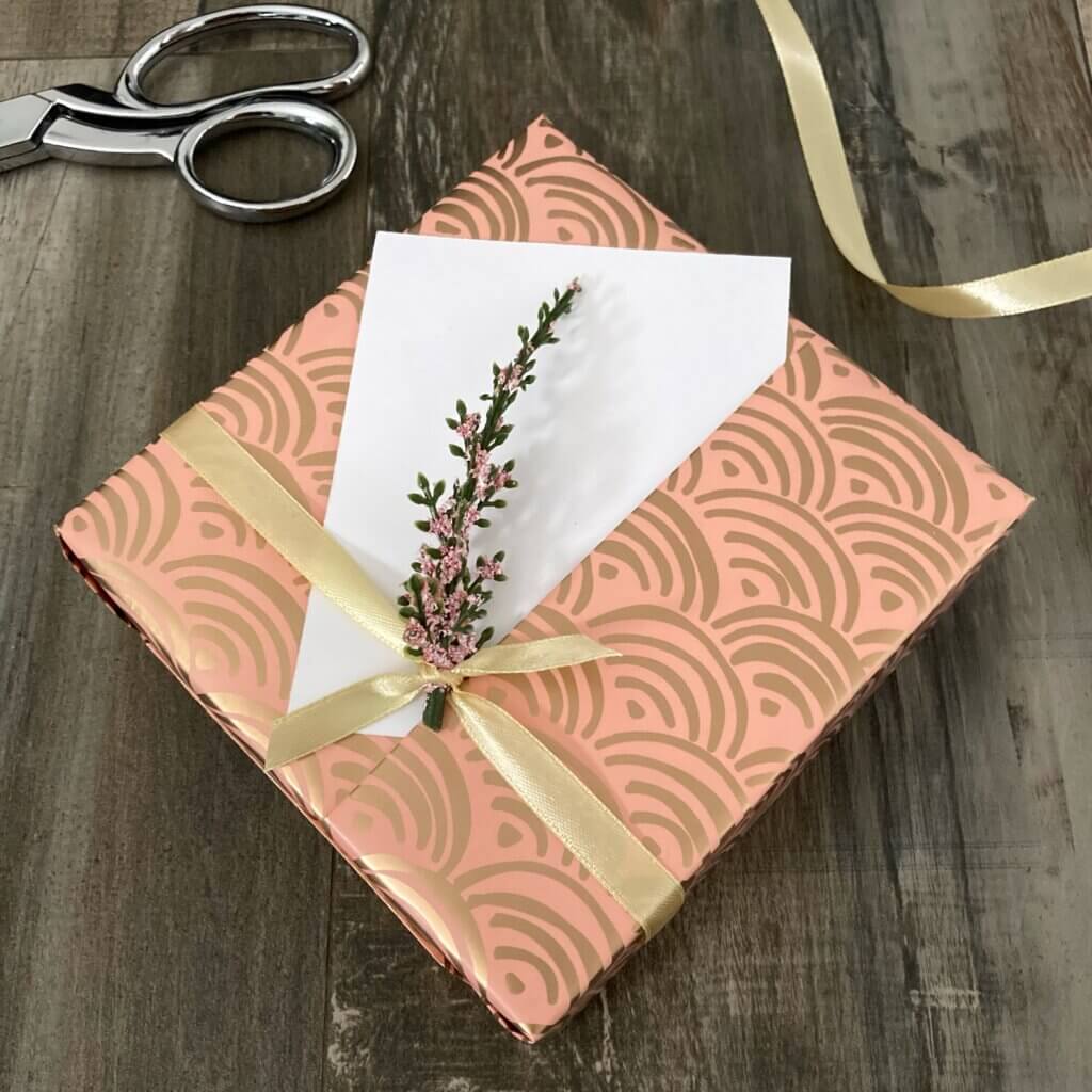 Vertical Pocket Gift Wrapping