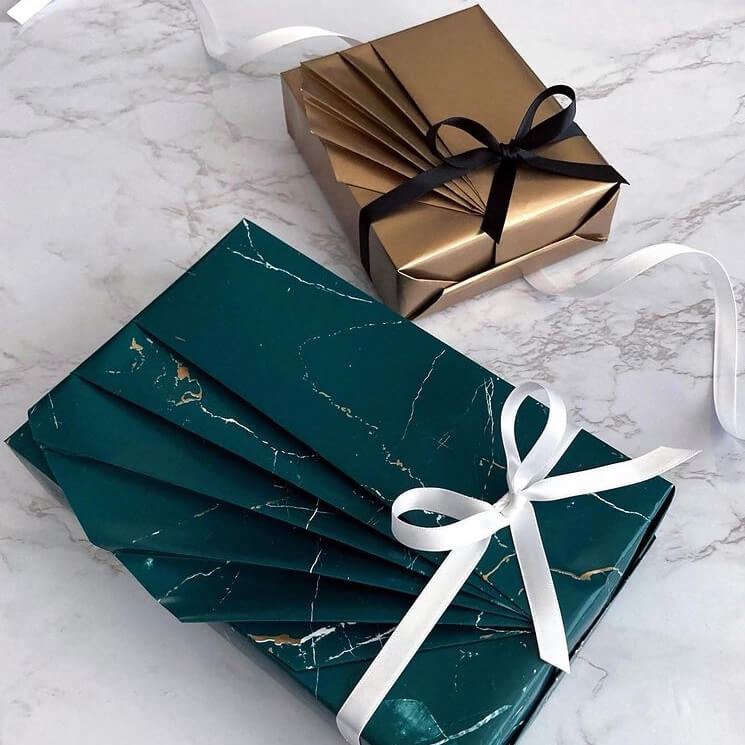 Fan Pleats Gift Wrapping