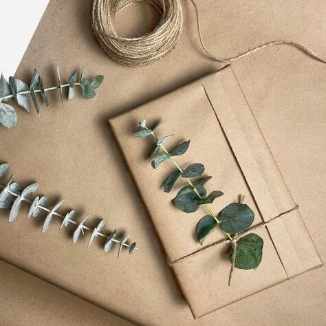 Simple and Elegant Gift Wrapping With Kraft Paper